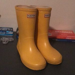 Hunter yellow rain boots